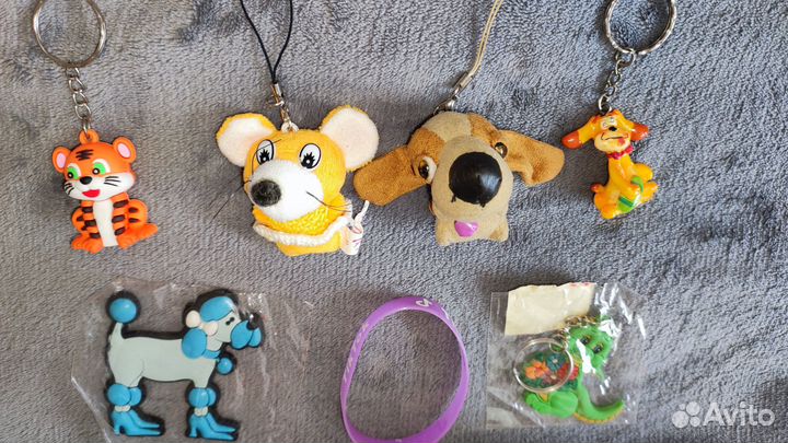 Брелоки, браслет и магнит пакетом