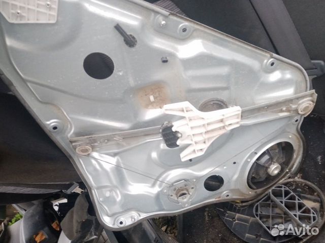 Стеклоподъемник задний левый Kia Cee'd 1