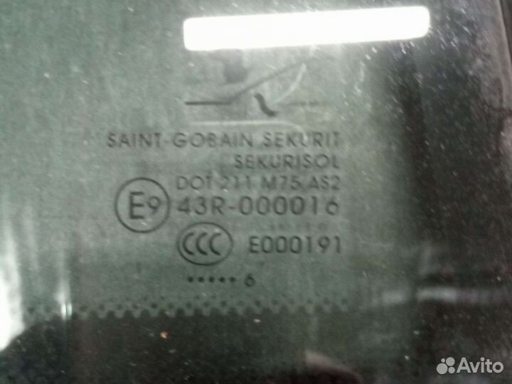 Стекло глухое задней правой двери Cadillac BLS