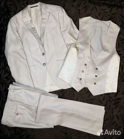 Костюм белый тройка Giotelli