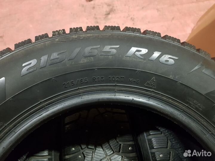 Pirelli Ice Zero 215/65 R16
