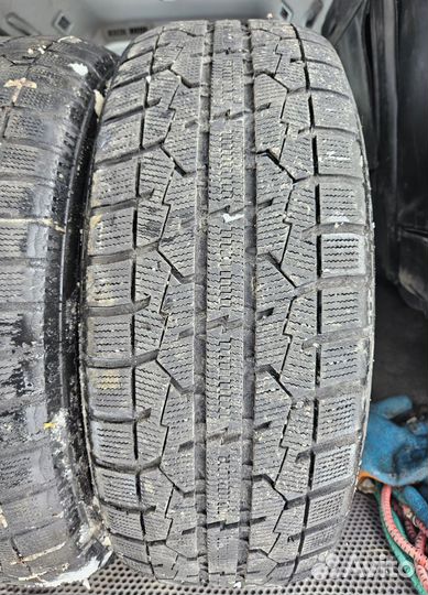 Toyo Observe Garit GIZ 215/60 R16 95Q