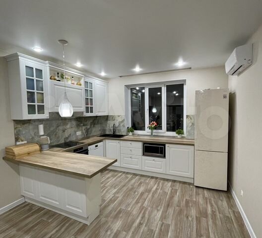 3-к. квартира, 102 м², 13/16 эт.