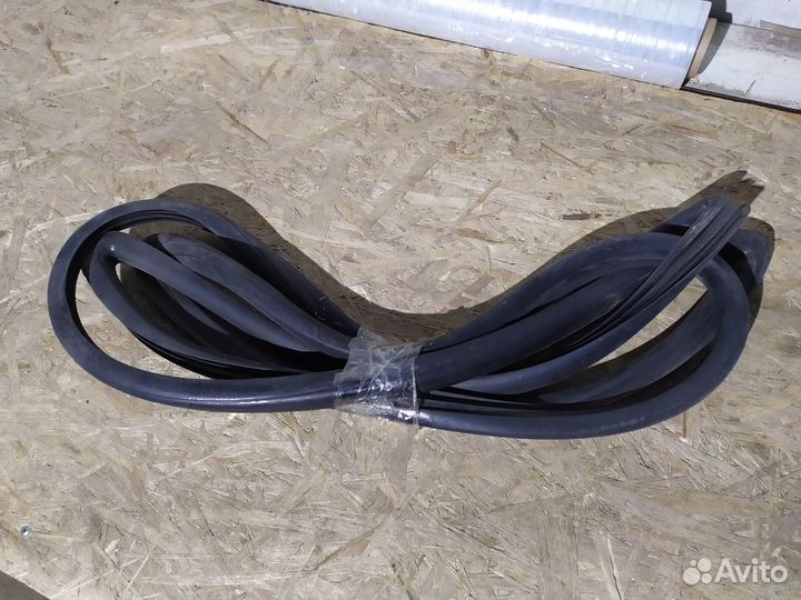 Уплотнитель стекла ветрового УАЗ-3163