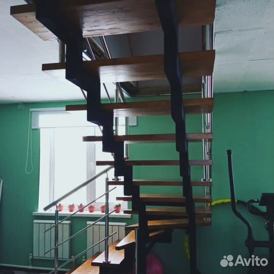 Перила на лестницу с забежными ступенями