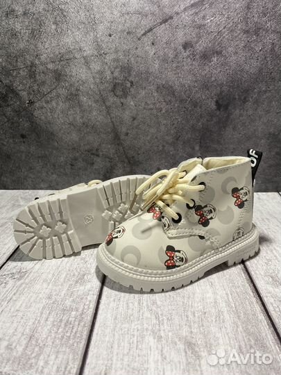 Ботинки для девочки 23
