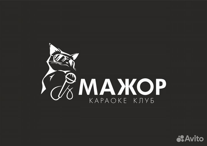 Официант в ночной караоке-клуб