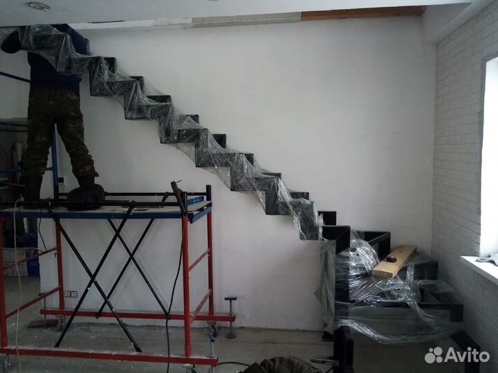 Лестница на металлокаркасе