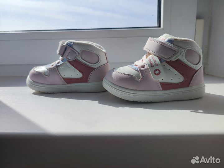 Продам кроссовки для малыша