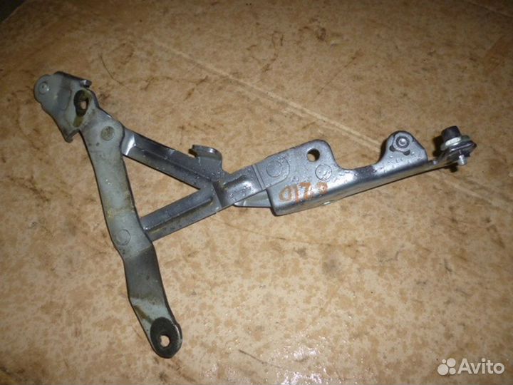 Петля крышки багажника правая mitsubishi Lancer 10