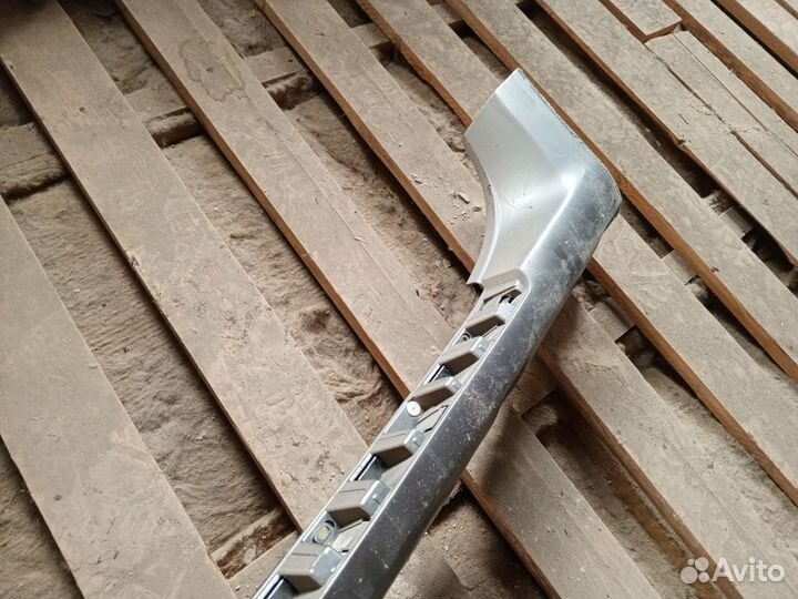 Накладка левого порога Nissan Terrano D10