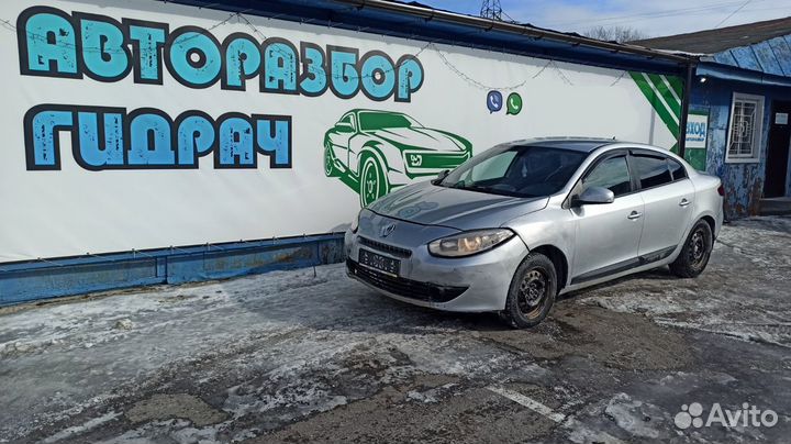 Накладка стекла заднего левого Renault Fluence 828210174R Отличное состояние