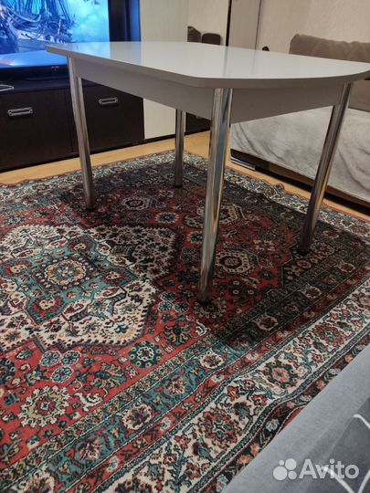 Стол обеденный