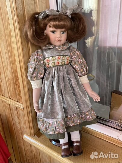 Кукла фарфоровая коллекционная