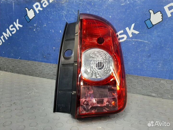 Фонарь правый Renault Duster