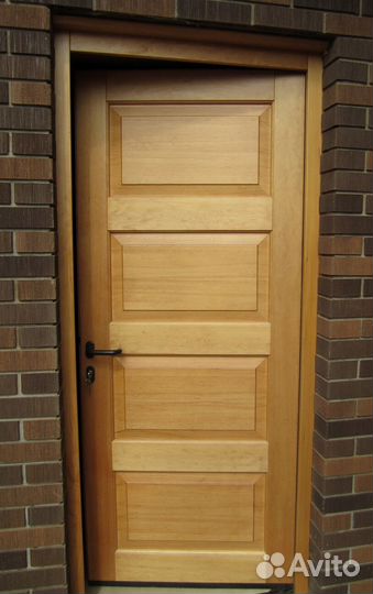 Входная дверь из сосны под ключ