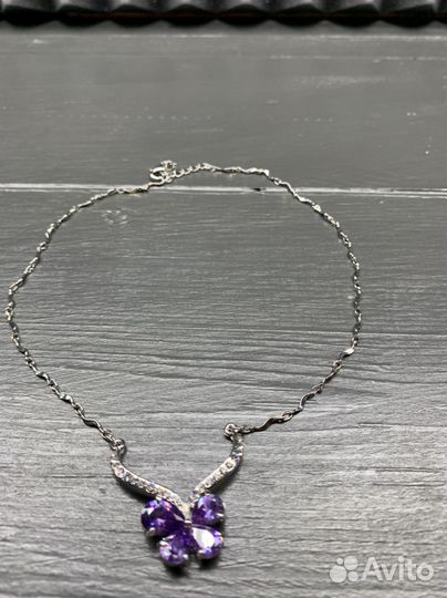 Бижутерия. Подвеска с кулоном в виде бабочки