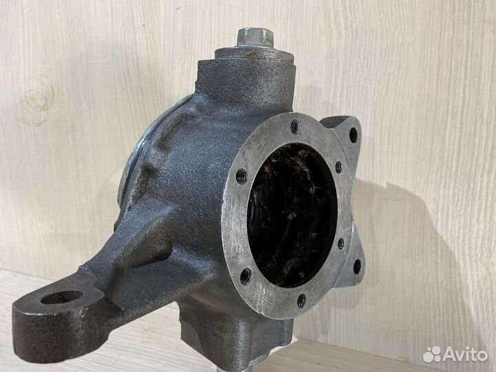 Поворотный кулак УАЗ