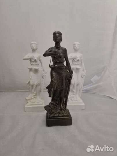 Фемида статуэтка