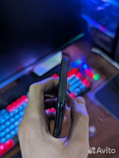 Samsung Galaxy A70, 8/128 ГБ