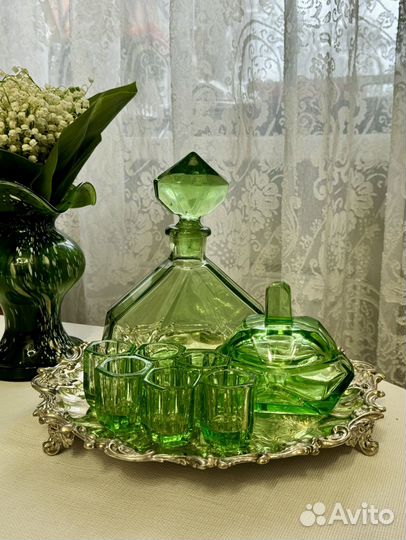 Винтажный графин и 6 рюмок