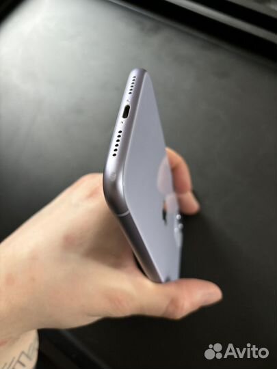 iPhone 11, 64 ГБ