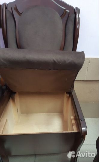 Кухонный уголок натур.дерево 1,5 на 1м с арх.короб