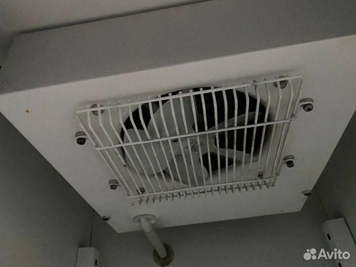 Холодильный шкаф