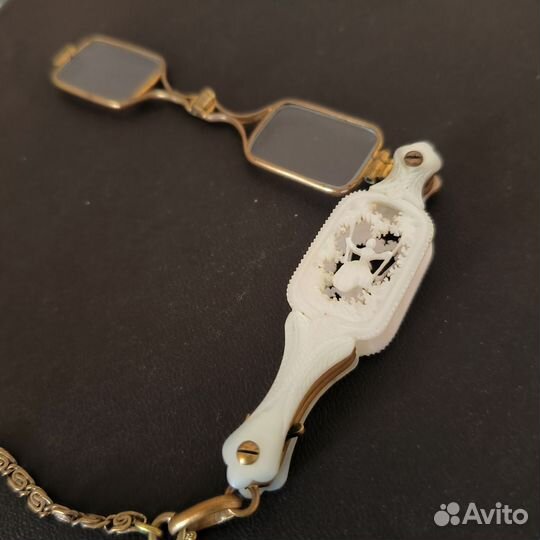 Антикварный лорнет. Резной перламутр