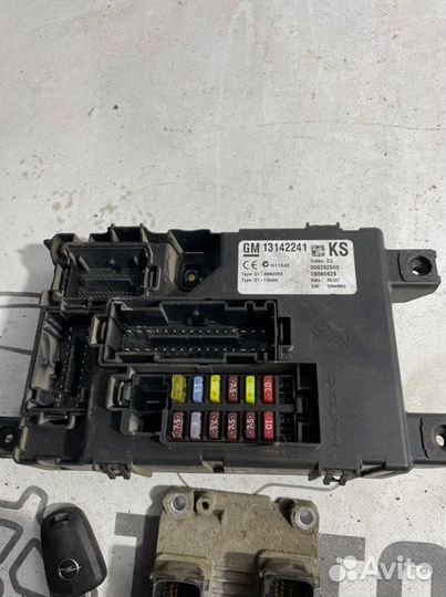 Блок предохранителей салонный Opel Corsa D