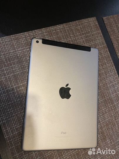 iPad 5 поколения 128Гб LTE + чехол