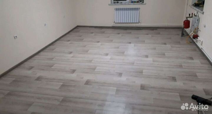 Укладка линолеума, монтаж плинтусов, частичный рем