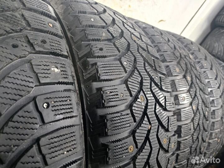 Bridgestone Blizzak Spike-01 215/60 R17