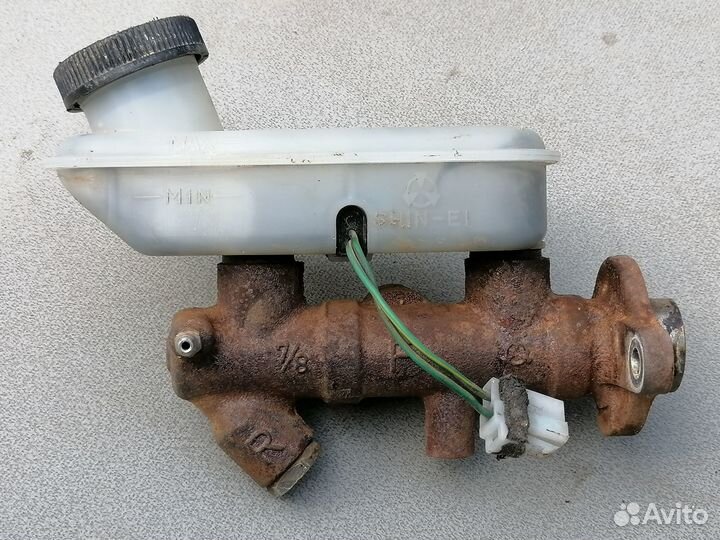 Главный тормозной цилиндр Mazda Bongo