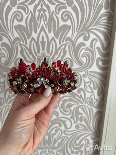 Диадема с камнями