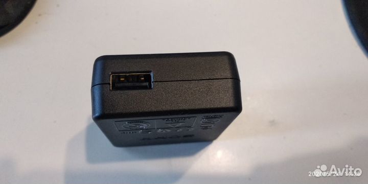 Зарядное устройство sony AC-UB10C
