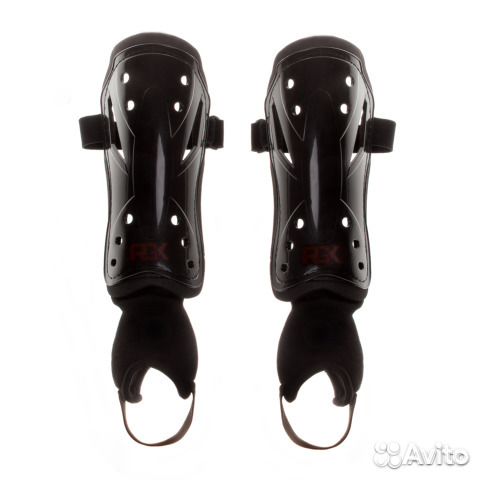Щитки футбольные, бутсы, гетры
