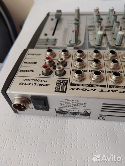 Микшерный пульт behringer