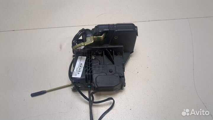 Замок двери левый передний Mercedes C W203, 2003