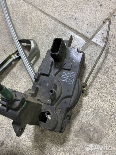 Opel astra h (внутрянка водительской двери )