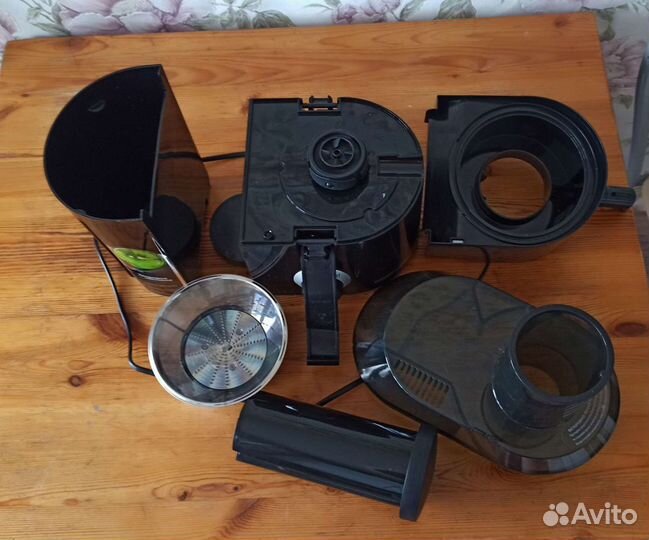 Соковыжималка центробежная Redmond RJ-916