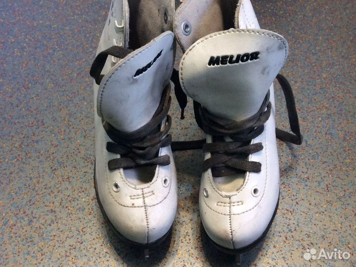 Коньки фигурные для девочки