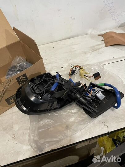 Зеркало внешнее правое Peugeot 308