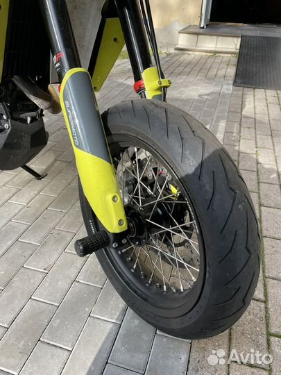 Husqvarna 701 supermoto