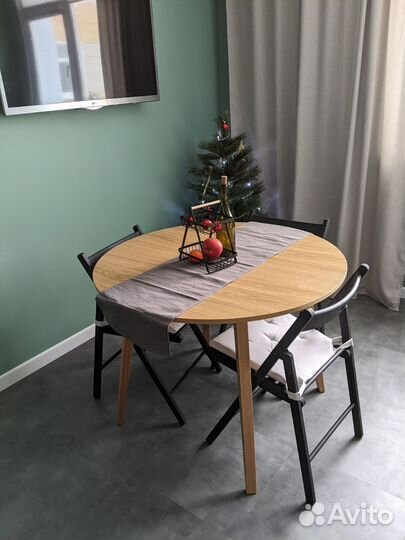 Круглый стол дубовый