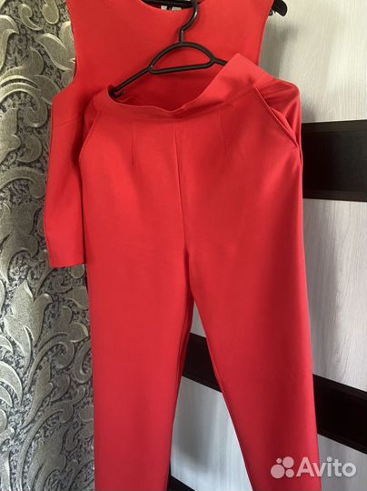 Продам платья и брючный костюм