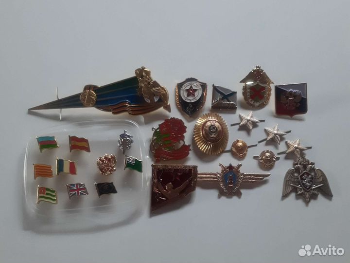 Брелоки,значки