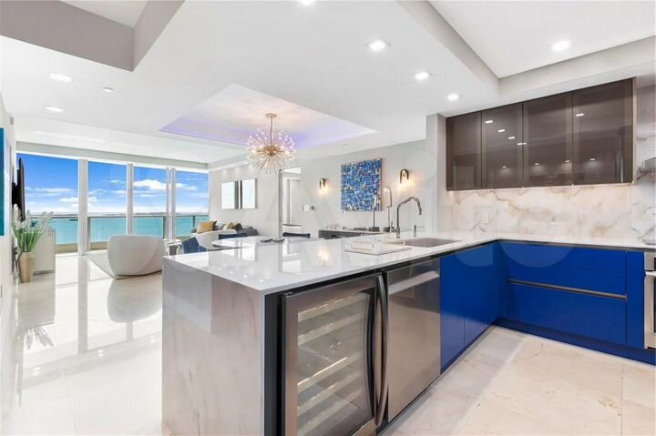 4-к. квартира, 130 м², 23/25 эт.