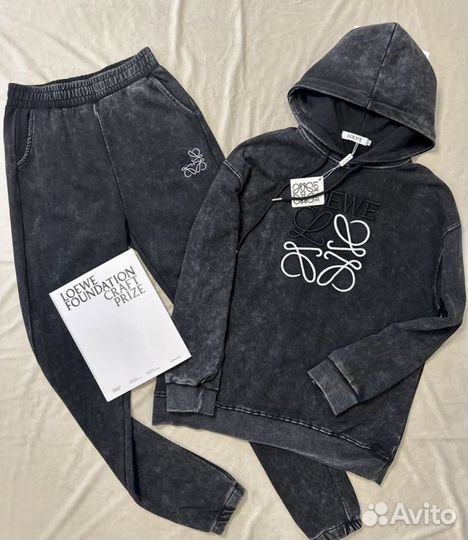 Спортивный костюм женский Loewe