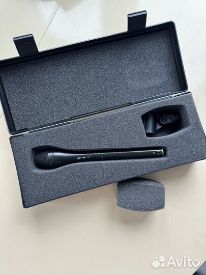 Микрофон динамический репортажный shure SM63LB